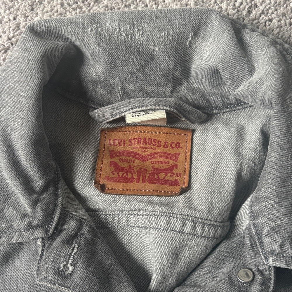 Levi's Women's Light Gray Jean Jacket - image 4